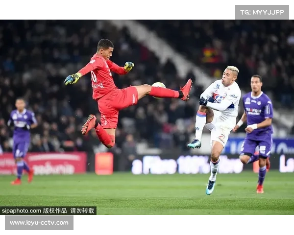 法甲球星参与城市清洁活动，倡导环保